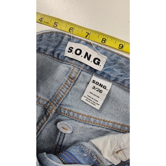 S.O.N.G. size 3 / 26 juniors destroyed distressed light wash Denim mom high rise - Picture 4 of 9